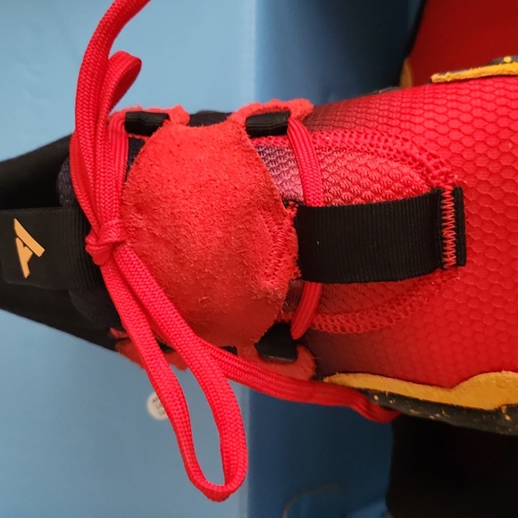 Adidas 2021 Trae Young 1 'Atlanta Hawks' Vivid Red/Team College Gold/Core Black - Picture 4 of 9